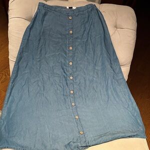 Chic Denim Button-Down Maxi Skirt